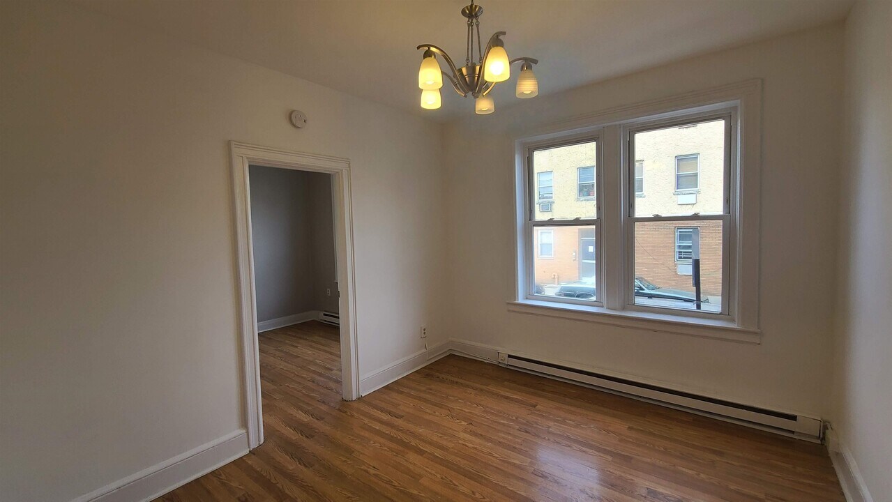 15 Hopkins Ave in Jersey City, NJ - Building Photo