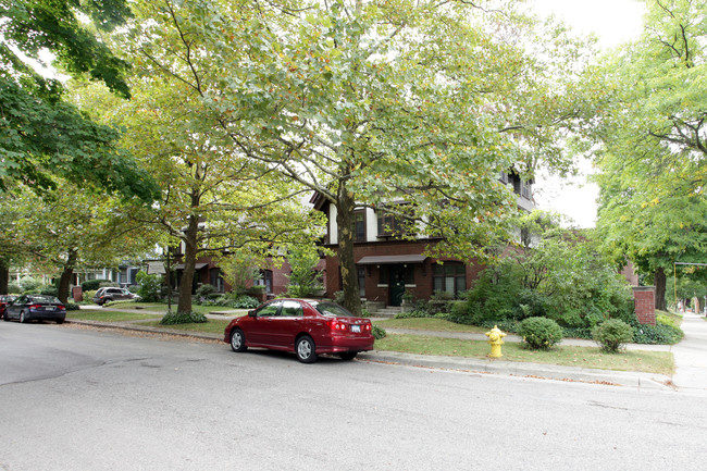 Stratford Arms Apartments in Grand Rapids, MI - Building Photo - Building Photo