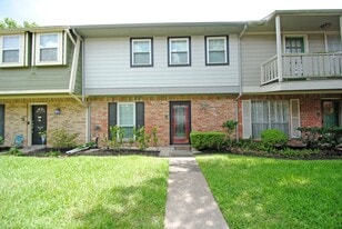 14690 Perthshire Rd in Houston, TX - Building Photo