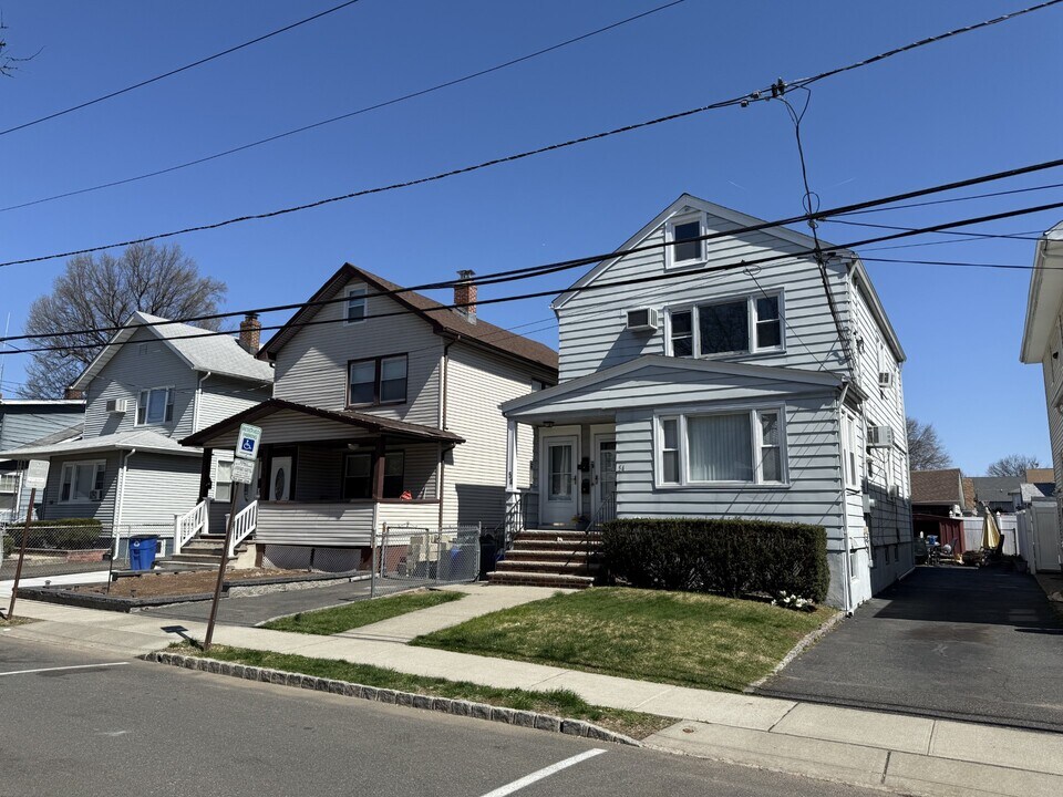54 Wallace St, Unit 2 in Belleville, NJ - Building Photo