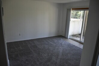 806 Bloomfield Village Blvd, Unit J in Auburn Hills, MI - Building Photo - Building Photo