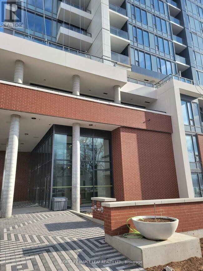 15 Wellington St in Kitchener, ON - Building Photo - Building Photo