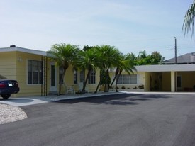 513 Manatee Ct Apartments