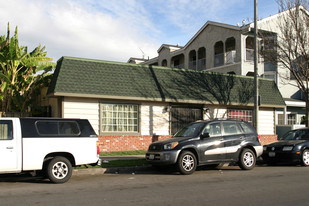 The Courtyards in Long Beach Apartments