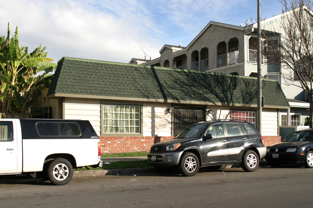 The Courtyards in Long Beach in Long Beach, CA - Building Photo