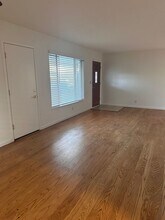 2025 Neptune Way in Sacramento, CA - Foto de edificio - Building Photo