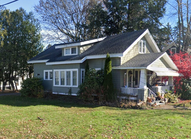 property at 201 E Sycamore St