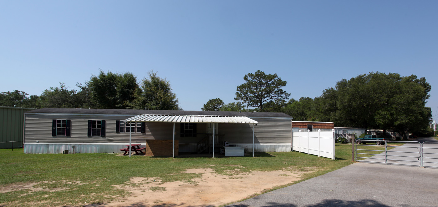 5601 W St in Pensacola, FL - Building Photo