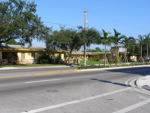 The Bedford Apartments in North Miami, FL - Building Photo - Building Photo