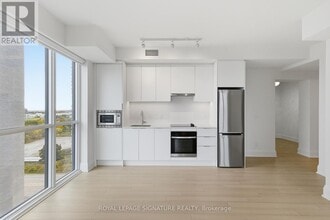 3079 Trafalgar Rd in Oakville, ON - Building Photo - Building Photo