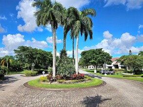 921 Lyons Rd in Coconut Creek, FL - Building Photo - Building Photo