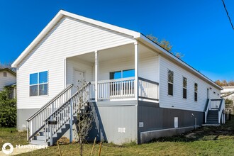 1825 Center St in San Antonio, TX - Building Photo - Building Photo