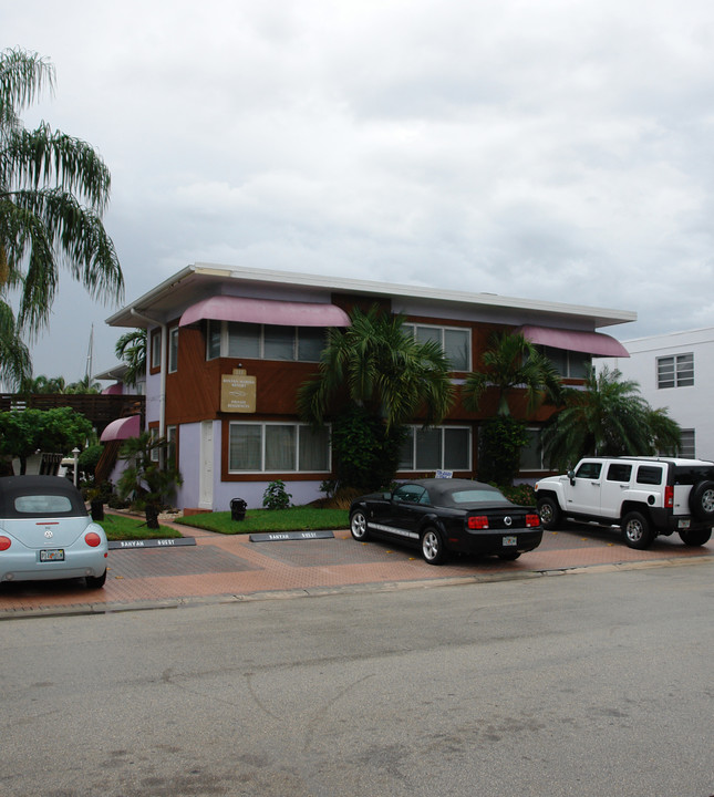 111 Isle Of Venice Dr in Fort Lauderdale, FL - Building Photo