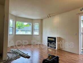 3356 Northwest Ave in Bellingham, WA - Building Photo - Building Photo