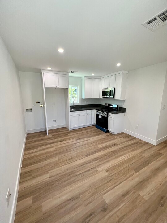 4060 Marathon St, Unit 4060 Marathon St. in Los Angeles, CA - Building Photo
