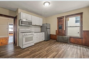25 Montgomery St, Unit 2- Second Floor in Lawrence, MA - Building Photo
