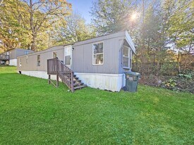 412 McElhaney Rd in Travelers Rest, SC - Building Photo