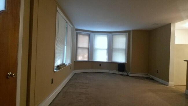48 Bustleton Pike, Unit 2nd Floor APT. in Southampton, PA - Building Photo - Building Photo