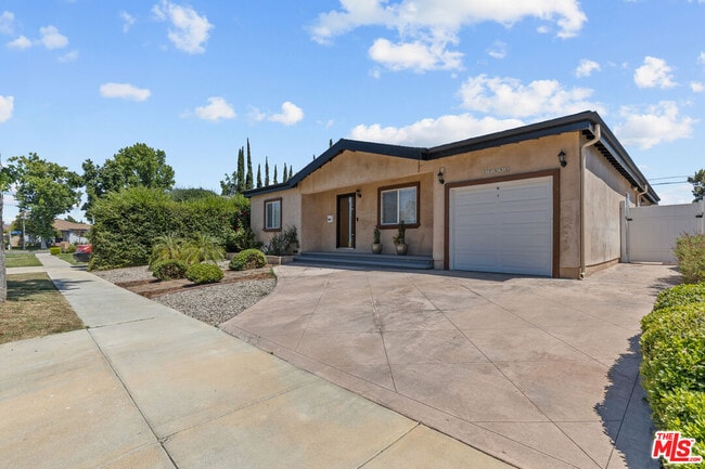 17332 Bullock St in Los Angeles, CA - Building Photo - Building Photo