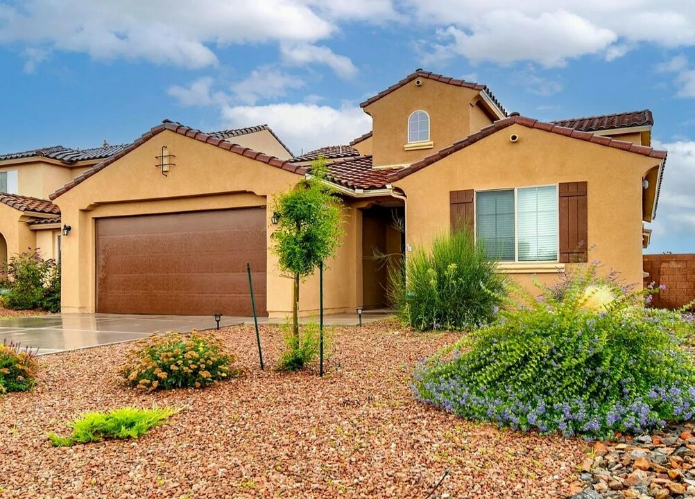4704 Viento del Norte in Santa Fe, NM - Building Photo