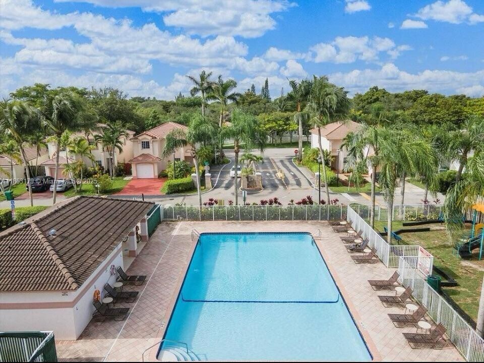 15022 SW 143rd Terrace in Miami, FL - Building Photo