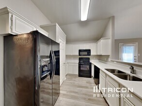 352 N Beltwoods Dr in Desoto, TX - Building Photo - Building Photo