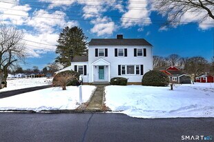 295 Wigwam Ln in Stratford, CT - Building Photo