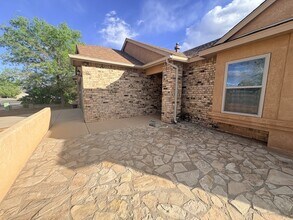 4049 Montreal Loop NE in Rio Rancho, NM - Building Photo - Building Photo