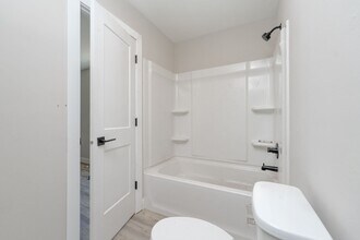 7725 Timbercreek Ct, Unit 7725-1 in Portage, MI - Foto de edificio - Building Photo