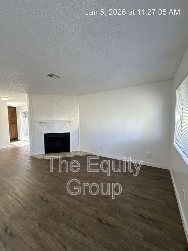 2019 E Walnut Ave in Visalia, CA - Building Photo - Building Photo