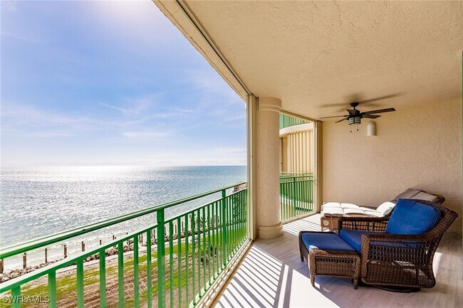 980 Cape Marco Dr in Marco Island, FL - Foto de edificio - Building Photo
