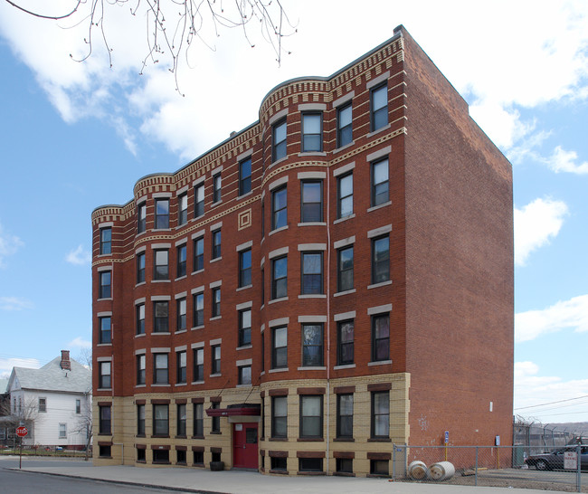 Hampshire Pine II Apartments in Holyoke, MA - Foto de edificio - Building Photo