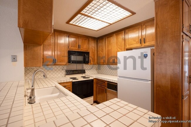 750 State St in San Diego, CA - Building Photo - Building Photo