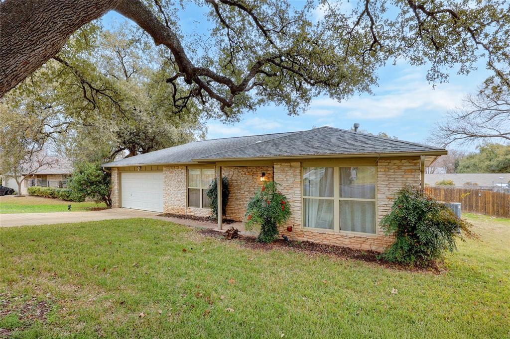 1205 Oak Shadows Cir in Austin, TX - Building Photo