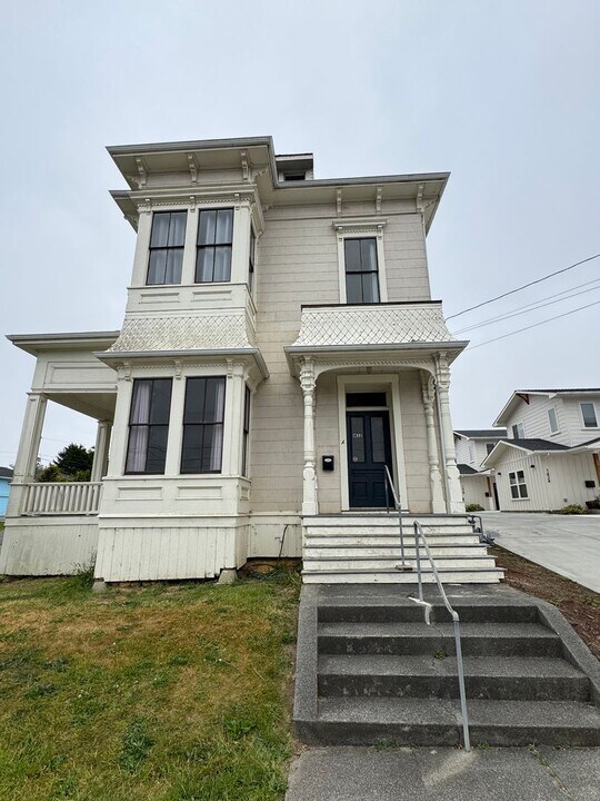 1432 L St in Eureka, CA - Building Photo