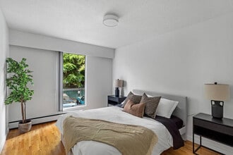 2225 W 8th Ave in Vancouver, BC - Building Photo - Building Photo
