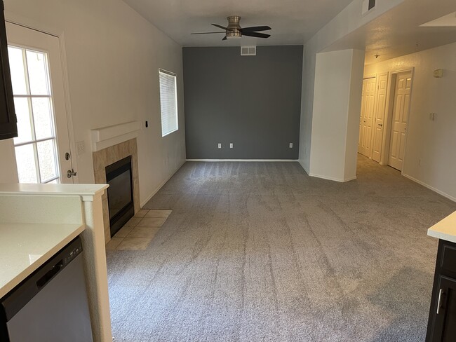 2925 Wigwam Pky, Unit 111 in Henderson, NV - Building Photo - Building Photo