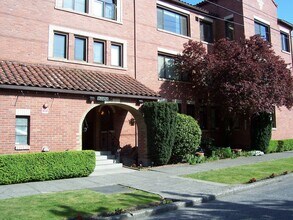 AG Anberg Apartments in Seattle, WA - Foto de edificio - Building Photo