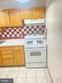 1833 W Lexington St photo'