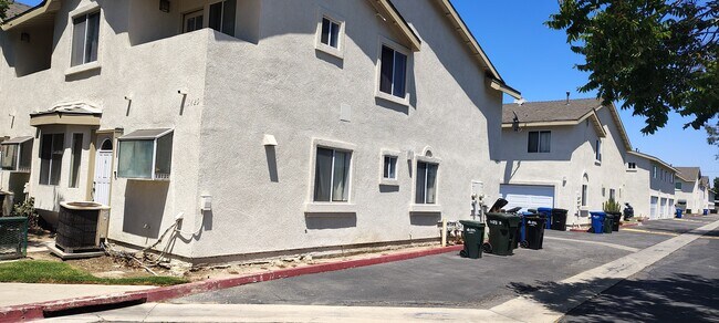 1425 S White Ave, Unit B in Pomona, CA - Building Photo - Building Photo