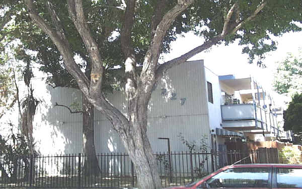 7227 Milwood Ave in Canoga Park, CA - Building Photo - Building Photo