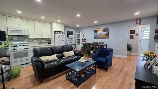 717 Tuckahoe Rd, Unit 2A in Yonkers, NY - Building Photo - Building Photo