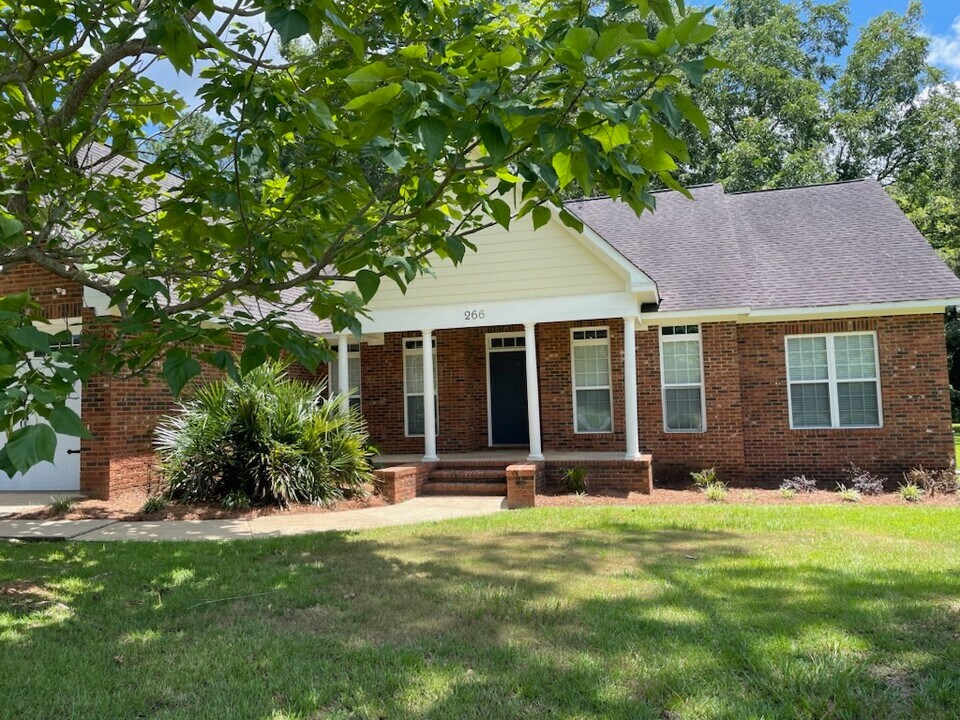 266 Willow Lake Dr in Leesburg, GA - Building Photo