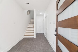 2122 Oatfield Dr in Houston, TX - Building Photo - Building Photo