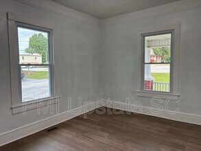 10 E Main St in Taylors, SC - Building Photo - Building Photo
