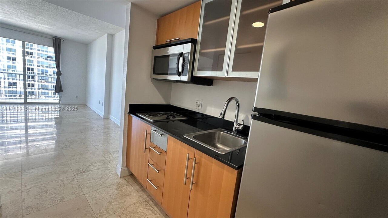 1750 N Bayshore Dr, Unit 4607 in Miami, FL - Building Photo