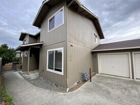1512 SE N St in Grants Pass, OR - Building Photo