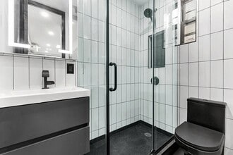 438 W 52nd St in New York, NY - Building Photo - Building Photo