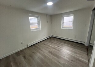 106 Asti Ave in Revere, MA - Building Photo - Building Photo
