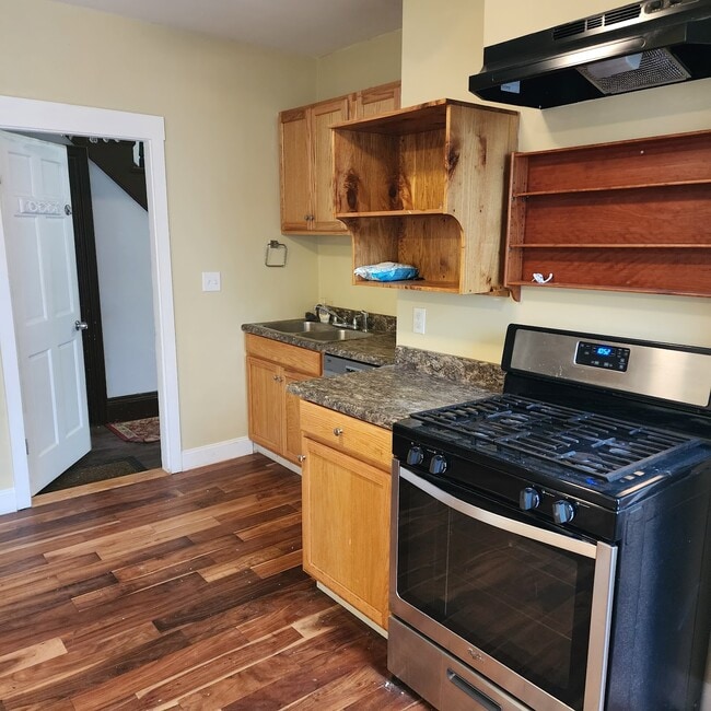 11 Cady St, Unit 1F in Lowell, MA - Building Photo - Building Photo